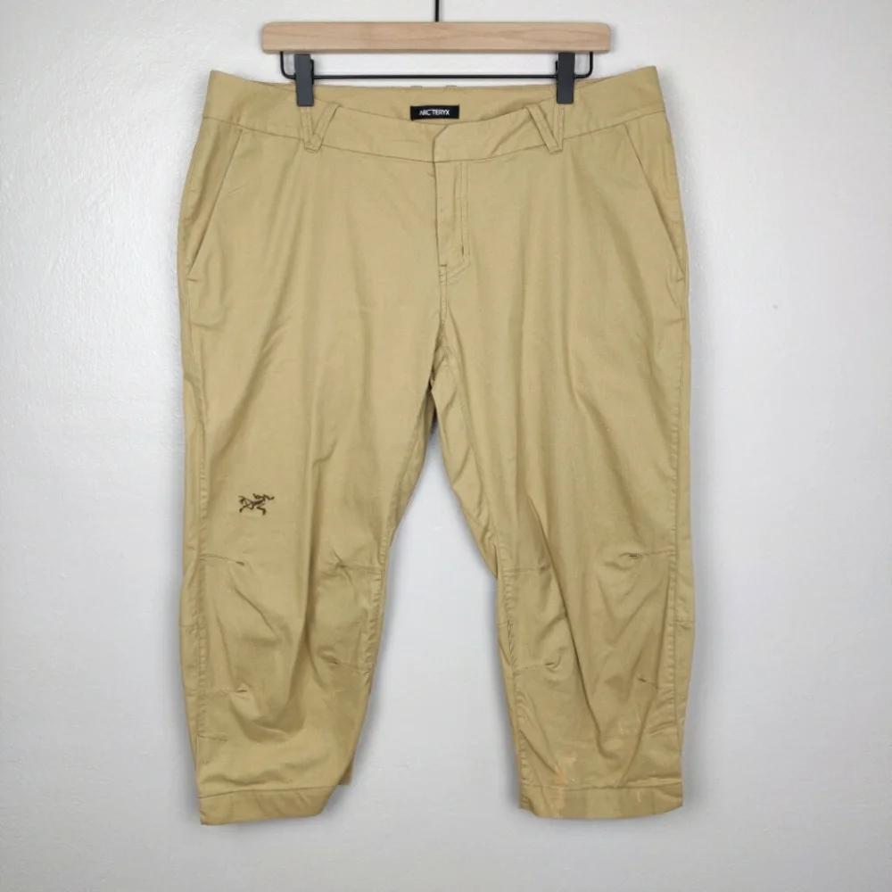 Arc’teryx Women’s Cropped Khaki Capri Pants Reflective Cuff Tan Size 14